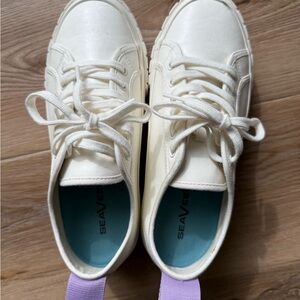 SeaVees Women's Melrose Lug Platform Cream/WhiteSneakers with Lavender Heel Tab